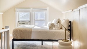Room - Louise by Avantstay Cute Nashville Home w/ Large Yard & Firepit! (Nashville)