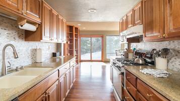 Tủ lạnh, lò vi sóng, lò nướng, bếp nấu