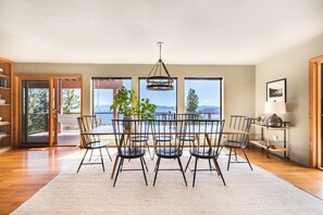 Interior - Juniper by Avantstay Incredible Mountainside Home w/ Incredible Lake Views! (Incline Village)