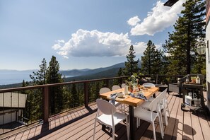 Outdoor dining - Juniper by Avantstay Incredible Mountainside Home w/ Incredible Lake Views! (Incline Village)