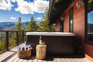Terrace/patio - Juniper by Avantstay Incredible Mountainside Home w/ Incredible Lake Views! (Incline Village)