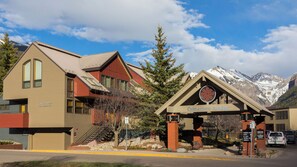 Apartment (1 Bedroom) | Interior - Cimarron Lodge 20 by Avantstay Ski In/ Ski Out Condo in Ideally Located Complex w/ Hot Tubs! (Telluride)