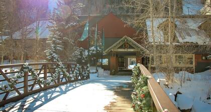 Cimarron Lodge 20 by Avantstay Ski In/ Ski Out Condo in Ideally Located Complex w/ Hot Tubs!