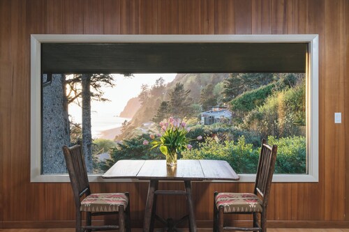 Ocean Views, Outdoor Living, 5min Walk to Beach The Purcell House by Avantstay