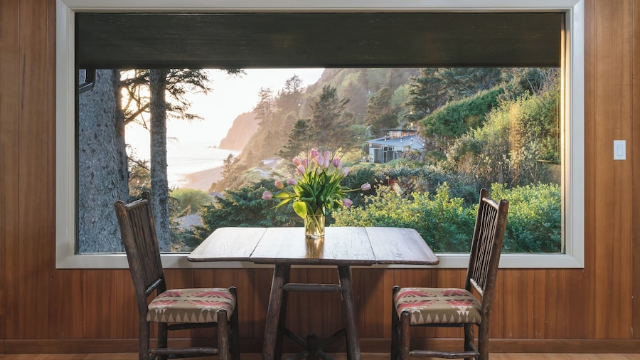 Ocean Views, Outdoor Living, 5min Walk to Beach The Purcell House by Avantstay