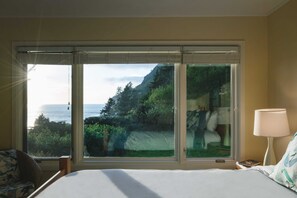 Interior - Ocean Views, Outdoor Living, 5min Walk to Beach The Purcell House by Avantstay (Manzanita)