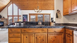 Unclassified image, 3 of 48, button - Russell Home by Avantstay Expansive Deck, Stunning Views & Hot Tub! (Telluride)
