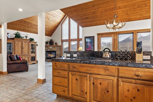 House (4 Bedrooms) | Interior - Russell Home by Avantstay Expansive Deck, Stunning Views & Hot Tub! (Telluride)