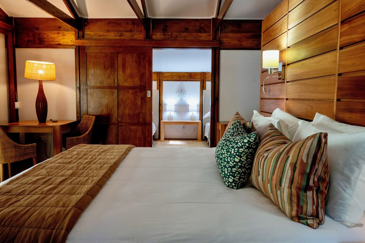 Camera Luxury con 2 letti singoli, 1 camera da letto | 1 camera, minibar, ferro/asse da stiro, Wi-Fi gratuito