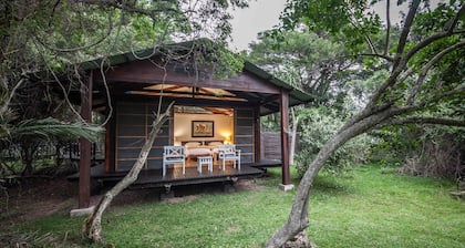 Makakatana Bay Lodge