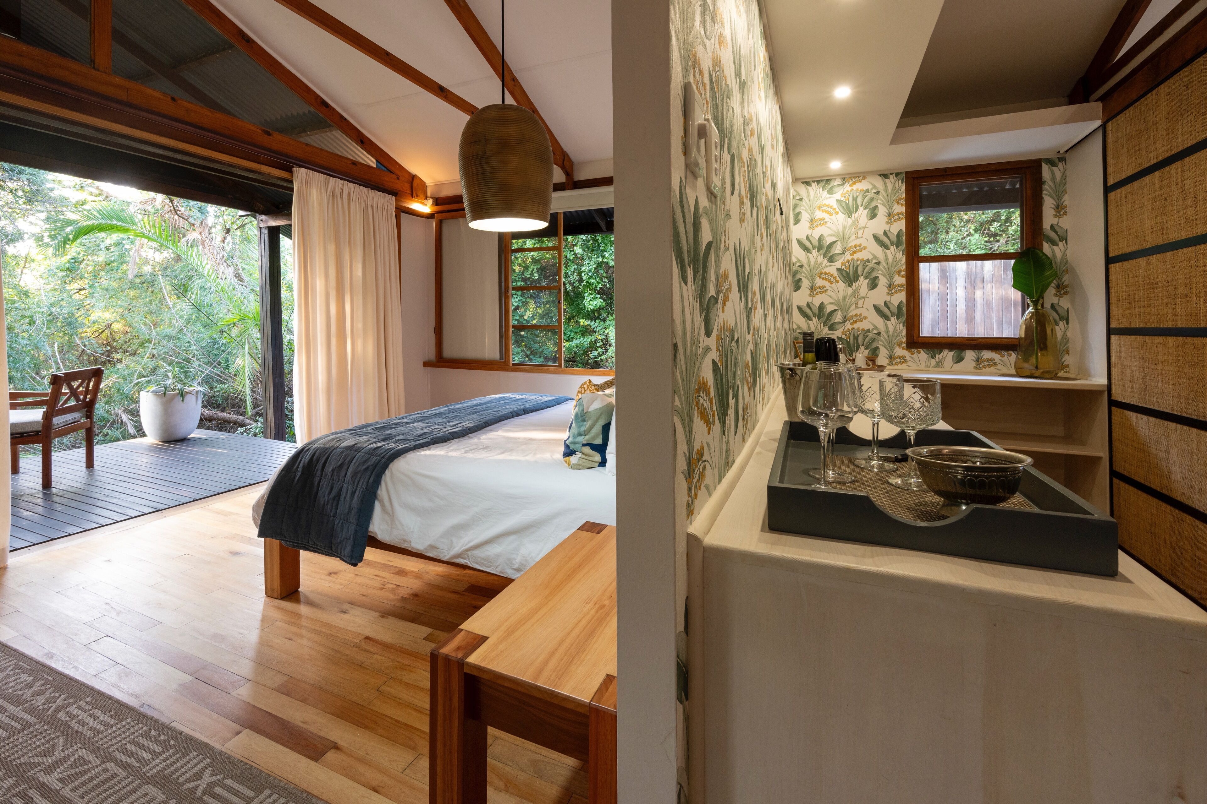 Luxury Double Room | Minibar, iron/ironing board, free WiFi, bed sheets