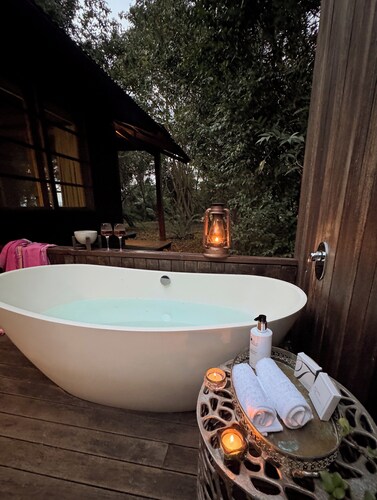 Makakatana Bay Lodge