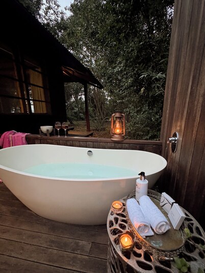 Makakatana Bay Lodge