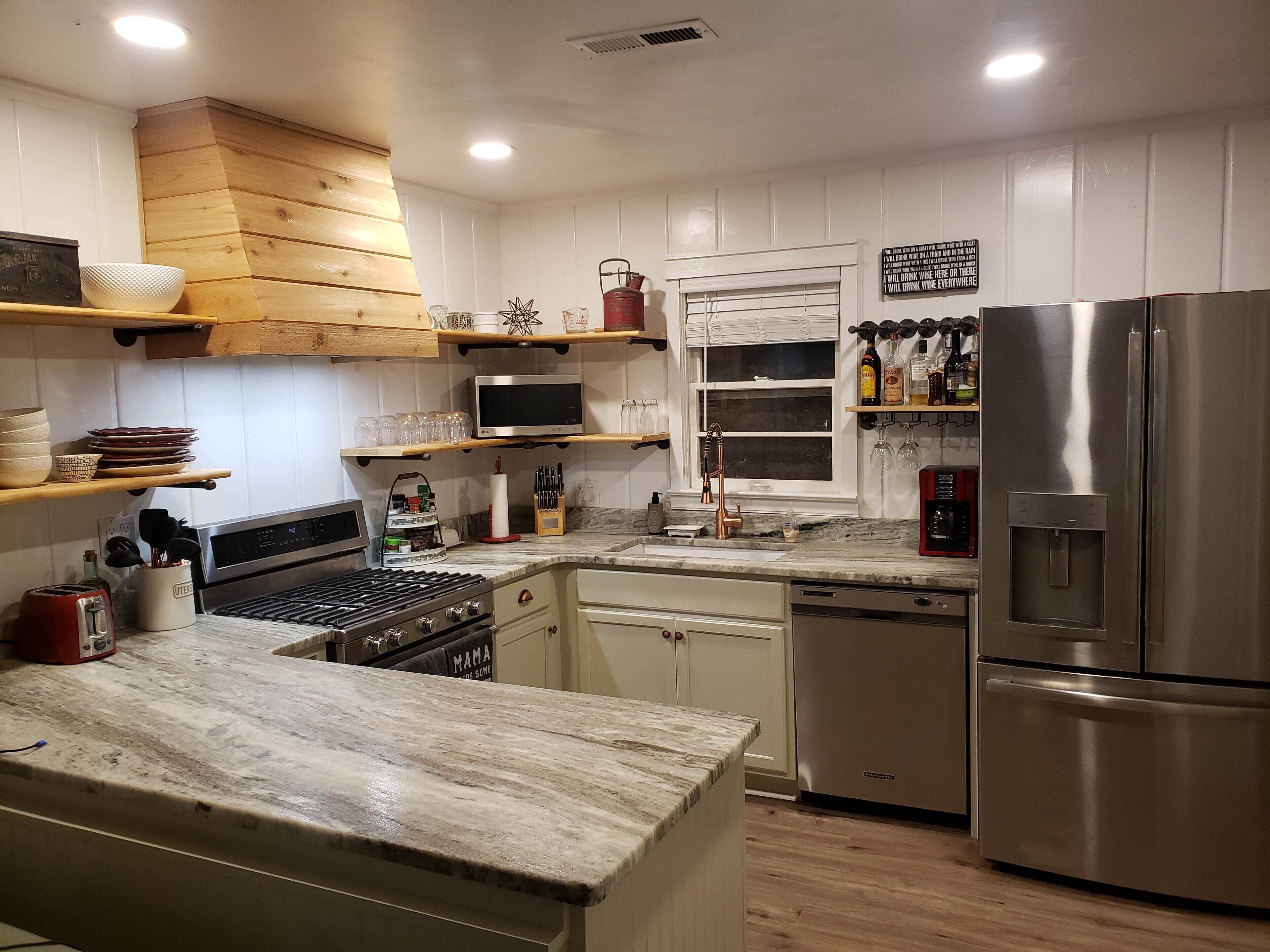 Great Location - charming house walking distance to lake and minutes to downtown