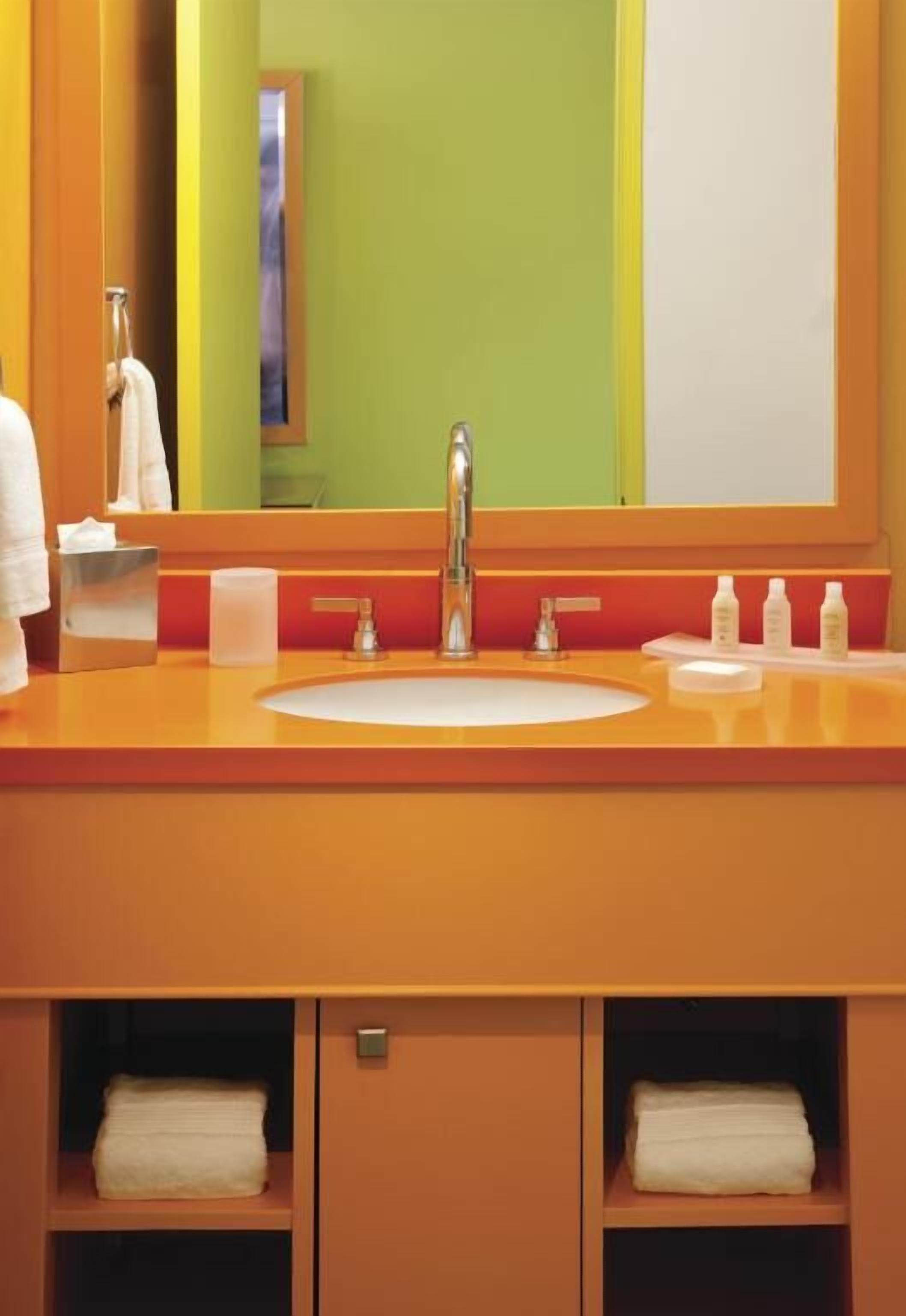 Pet-Friendly Unit. Relax and Unwind in Palm Springs and Enjoy Pool Access!