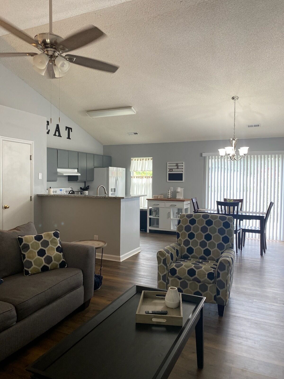 Hillandale Oasis - Newly Updated 2-Bedroom Ranch Style Home