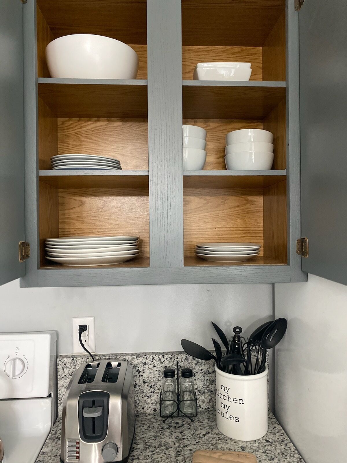 Hillandale Oasis - Newly Updated 2-Bedroom Ranch Style Home