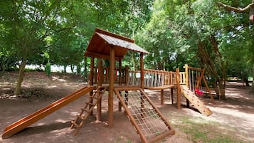 室外兒童遊樂區