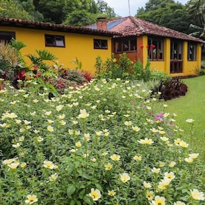 Chalé superior, 4 quartos | Vista para o jardim