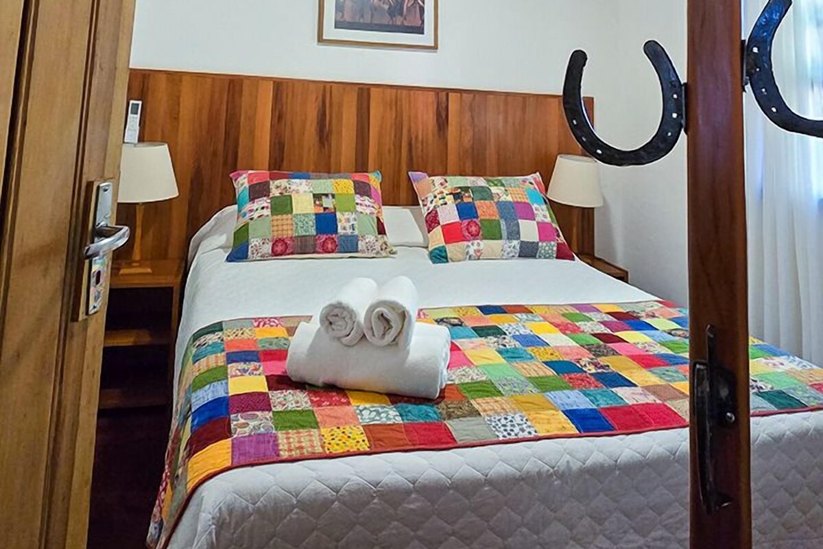 Standard Chalet | Free cots/infant beds, free WiFi, bed sheets