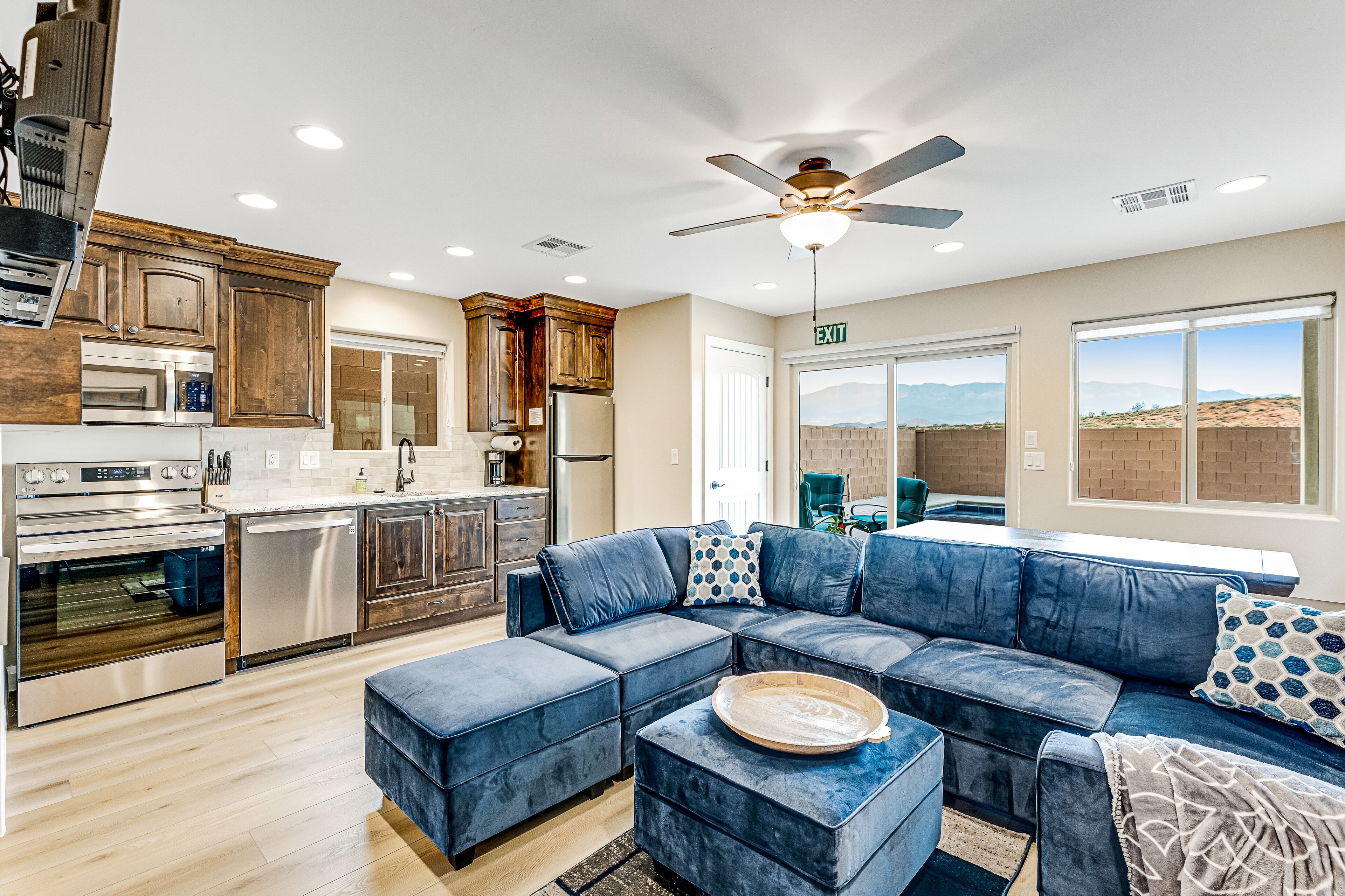 Scenic desert retreat with private pool, balcony, fireplace, & central AC