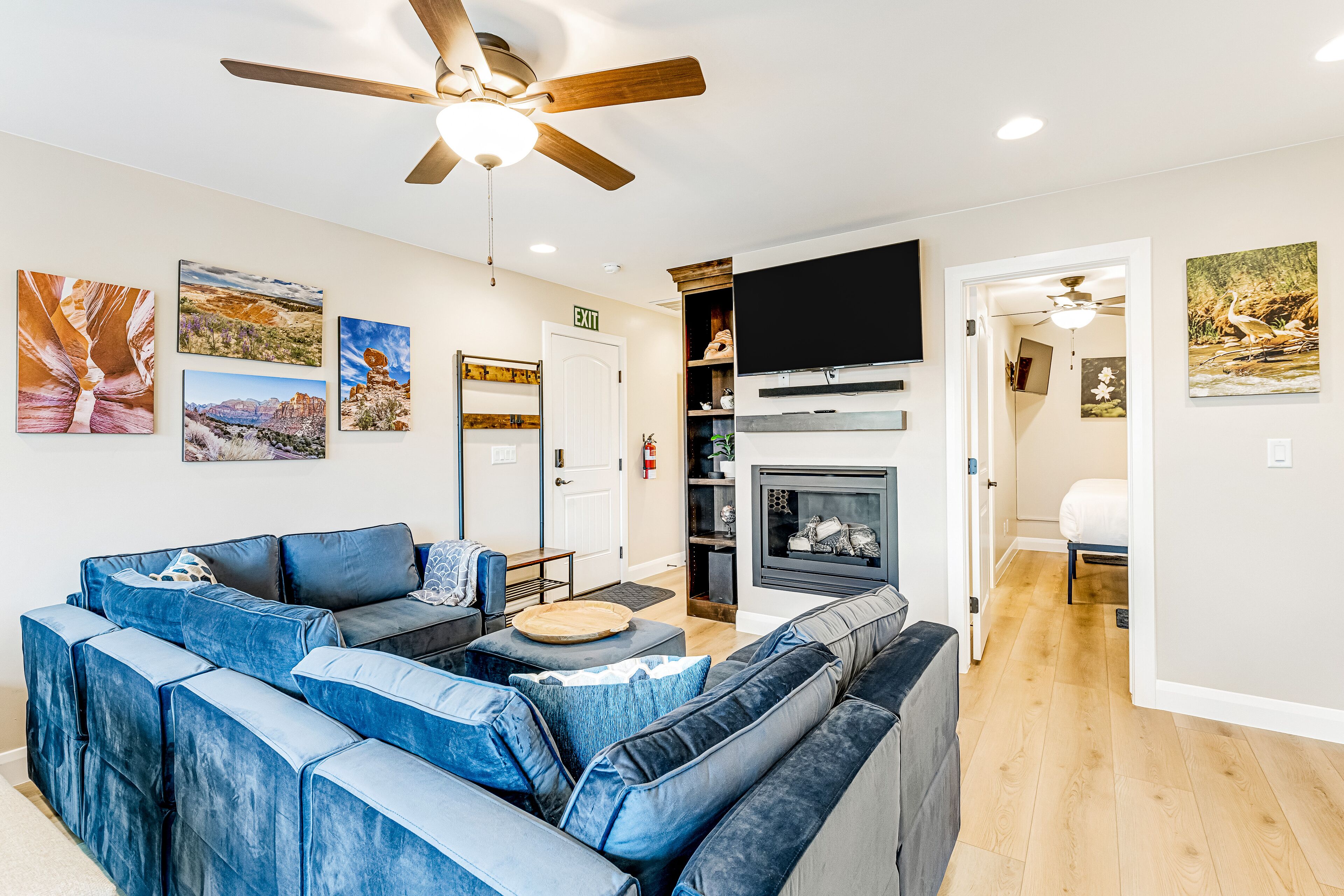 Scenic desert retreat with private pool, balcony, fireplace, & central AC