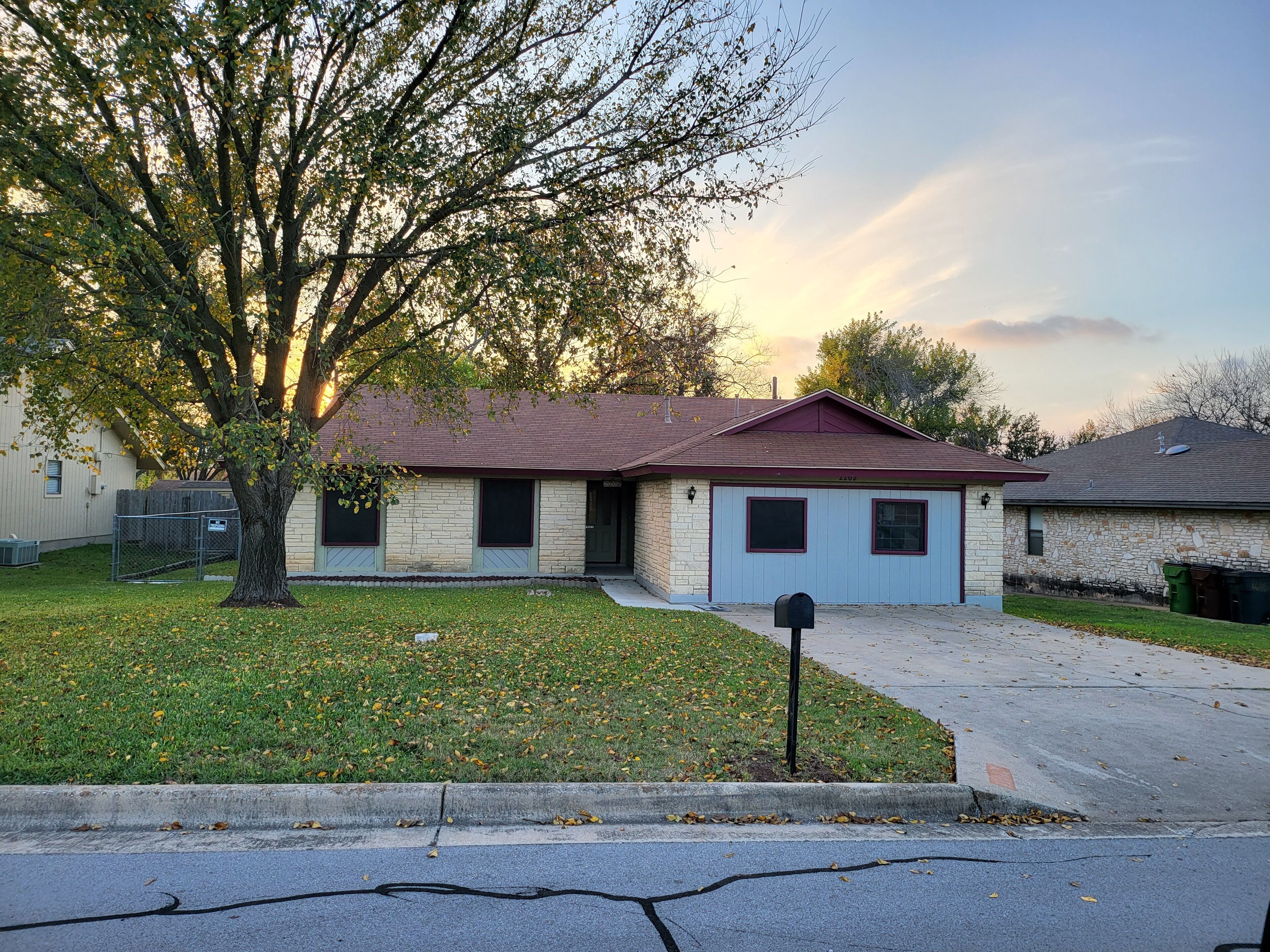 4b2b CozyBeautiful quiet newly renovated family home, shady yards