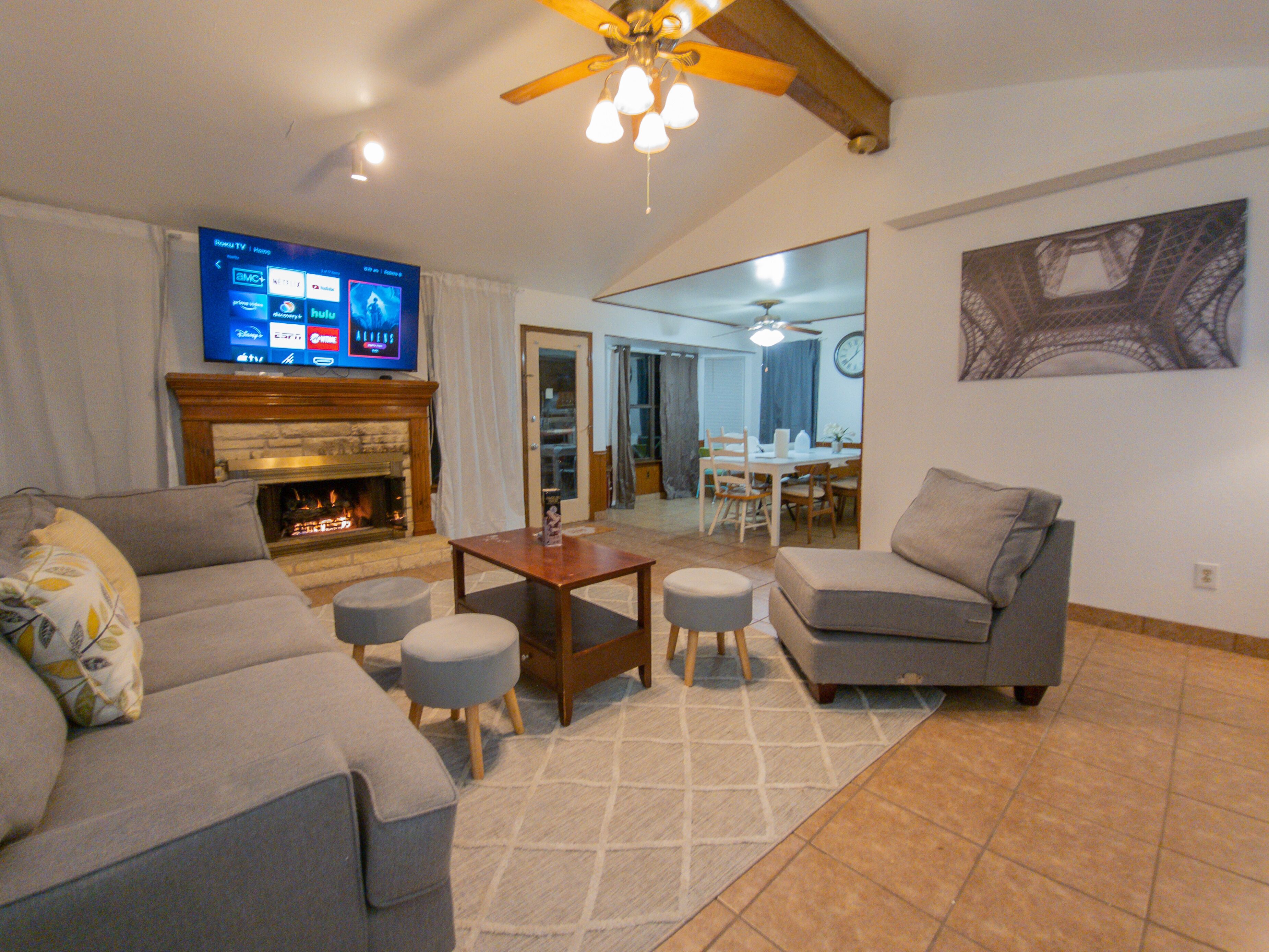 4b2b CozyBeautiful quiet newly renovated family home, shady yards