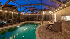 Alberca al aire libre y alberca climatizada