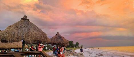 Una playa cerca, toallas de playa