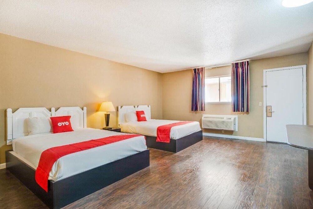 Comfort and Convenience! 2 Relaxing Units, Minutes to National Route 66 Museum