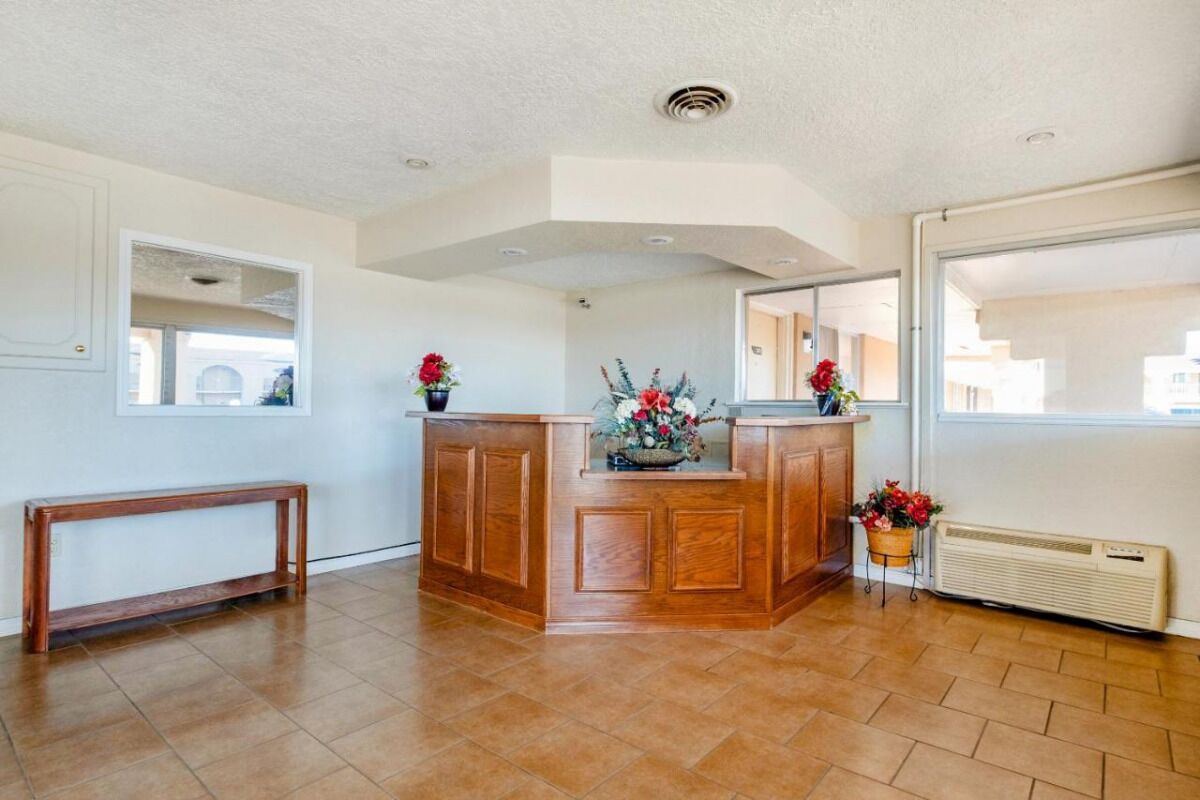 Perfect For Groups! 4 Spacious Units, Close to Ackley Park and Storm House