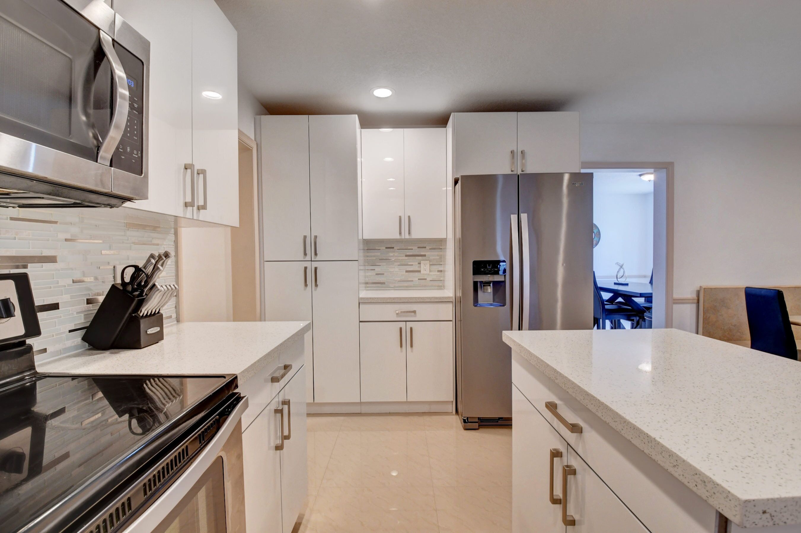 5 BR Mansion with Pool &Jacuzzi /non-heated/ FL