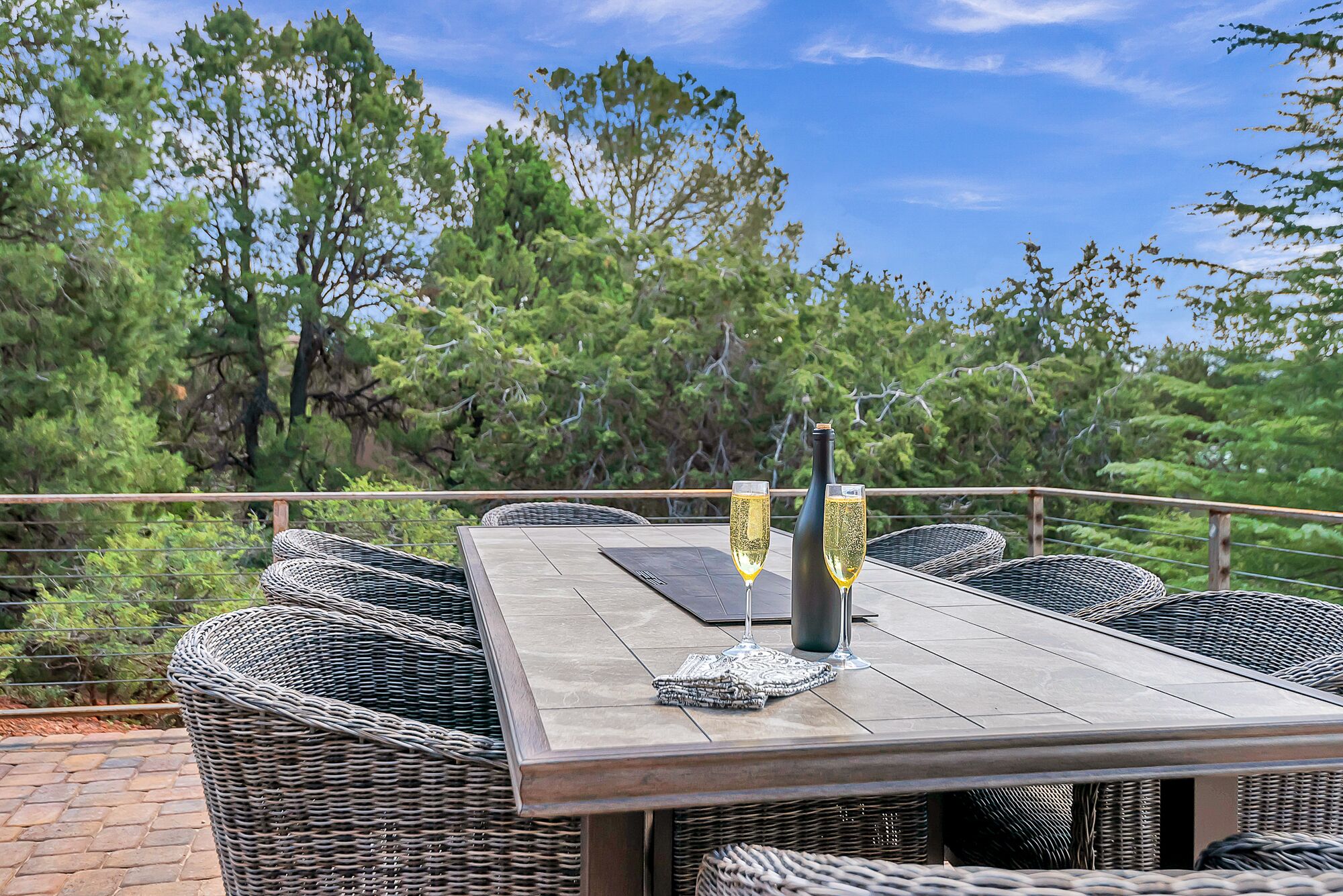 Sedona Maxwell Ridge-Modern+Decks & Views, Al Fresco Dining, Pets+EV Charger!