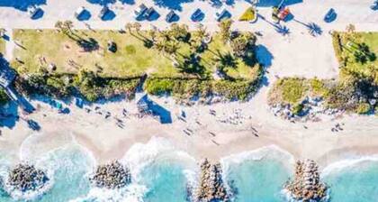 4BR/3BA Mini-Resort Near Beach heated Pool & Spa