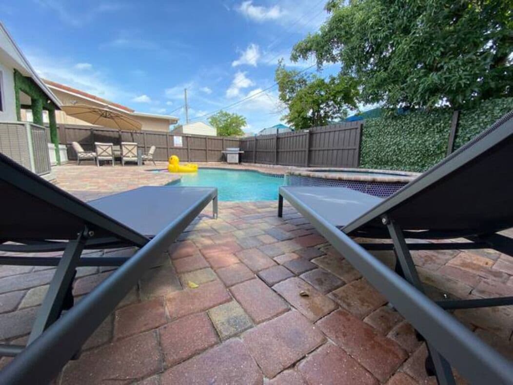 Lämmitetty uima-allas