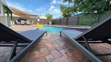 Lämmitetty uima-allas