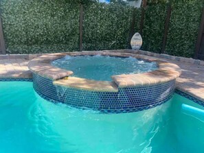 Et oppvarmet basseng