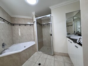 Dusche, umweltfreundliche Kosmetikartikel
