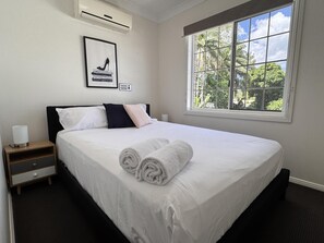 4 bedrooms, iron/ironing board, free WiFi, bed sheets