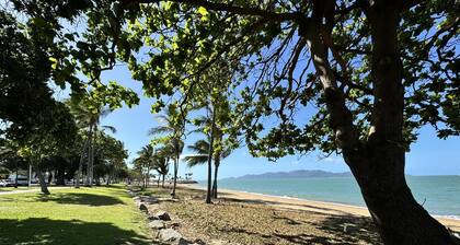 Spectacular Beachfront Penthouse 5/103 The Strand - Executive Beachfront Penthouse on The Strand