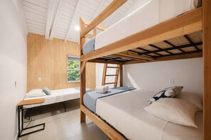 6 bedrooms, desk, iron/ironing board, travel cot - Resort Perks: 17-bed Surf lof.t private deck (San Diego)