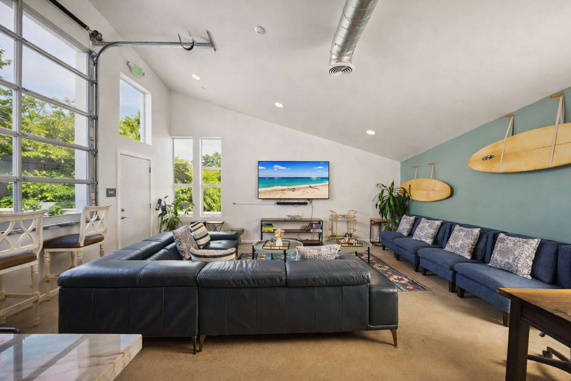 Televisio, stereot, työhuone