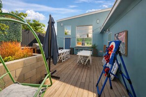 Outdoor dining - Resort Perks: 17-bed Surf lof.t private deck (San Diego)