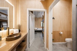 Bathtub, hair dryer, towels - Resort Perks: 17-bed Surf lof.t private deck (San Diego)