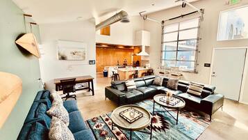 Televisio, stereot, työhuone