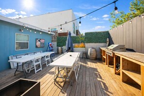 Outdoor dining - Resort Perks: 17-bed Surf lof.t private deck (San Diego)