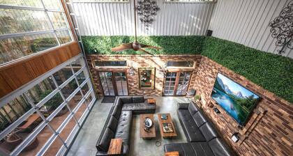 9BR Bamboo Loft * Near Downtown 21 bed 26 capacity