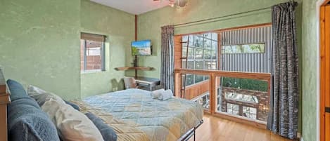 9 bedrooms, desk, iron/ironing board, travel cot