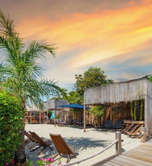 Property grounds - 3 Resort Suites with kitchen + Event Space Access (San Diego)